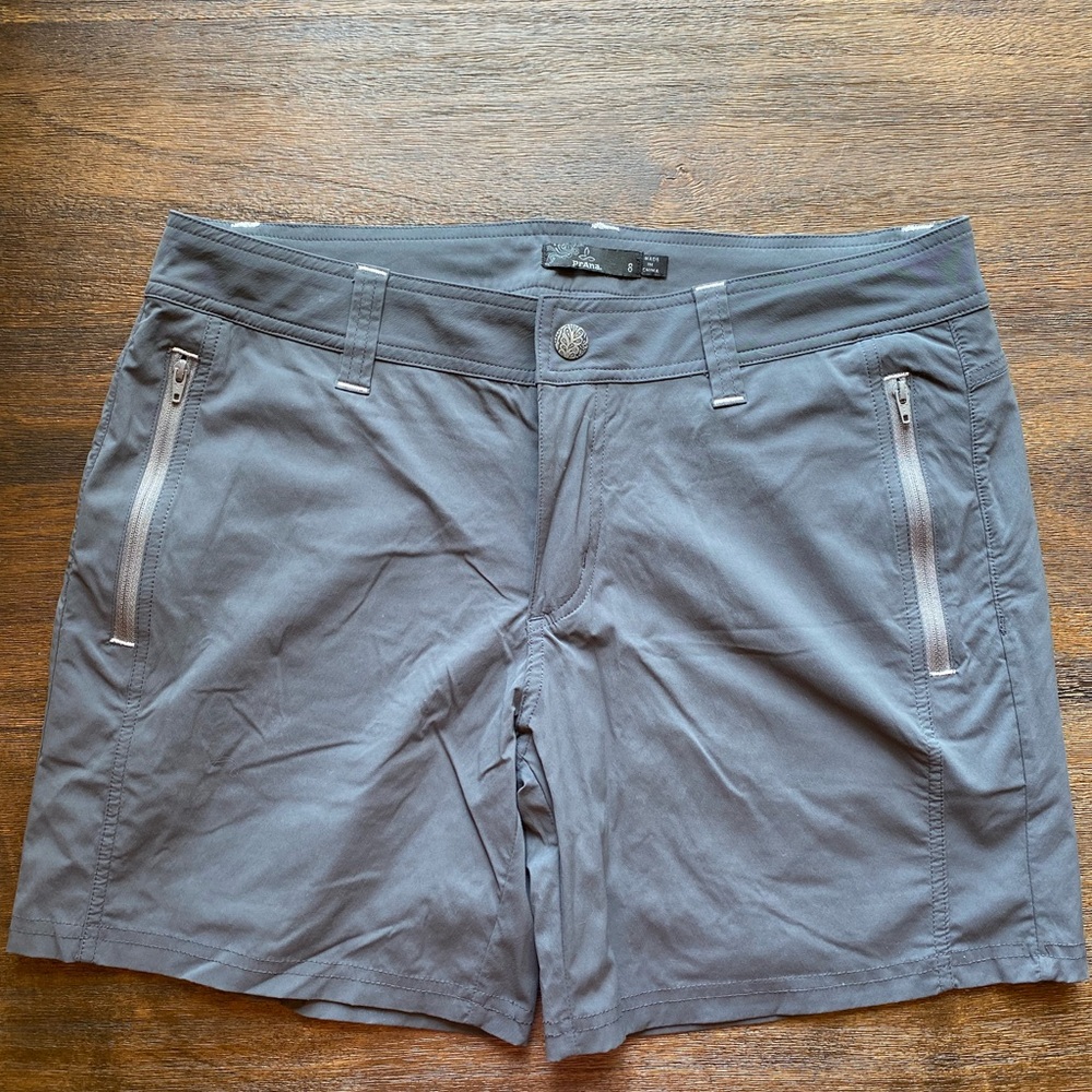 Prana women’s short, size 8, gray